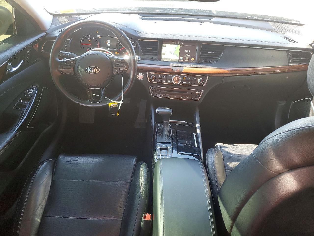 2017 KIA Cadenza Technology