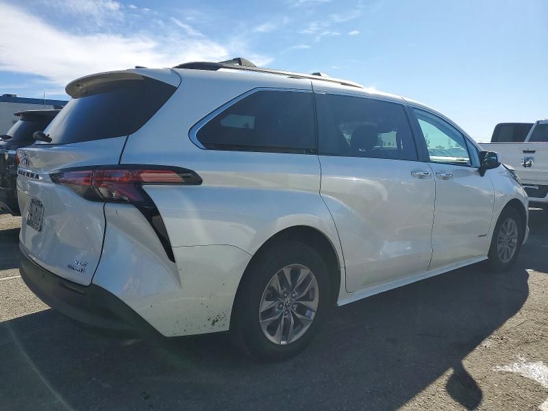 2021 Toyota Sienna xle