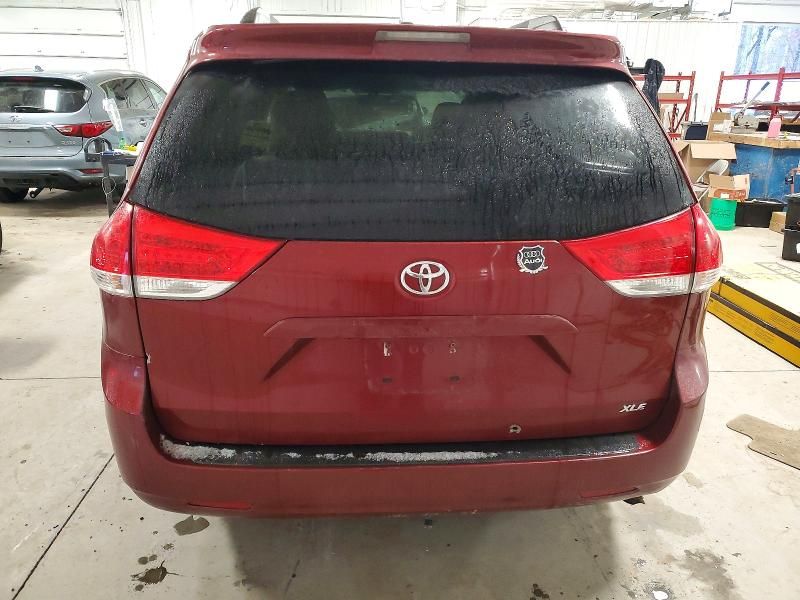 2012 Toyota Sienna xle