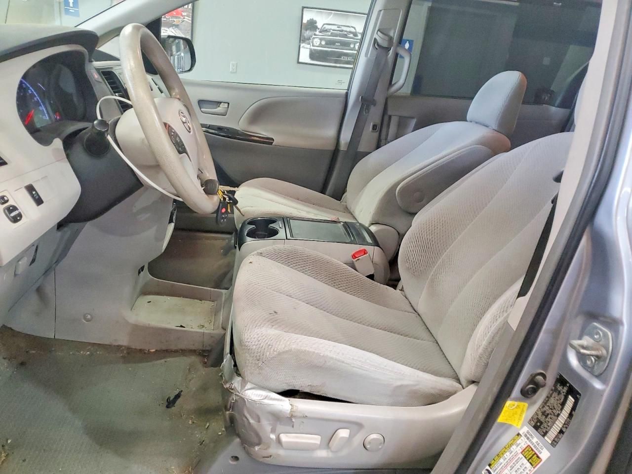 2012 Toyota Sienna le