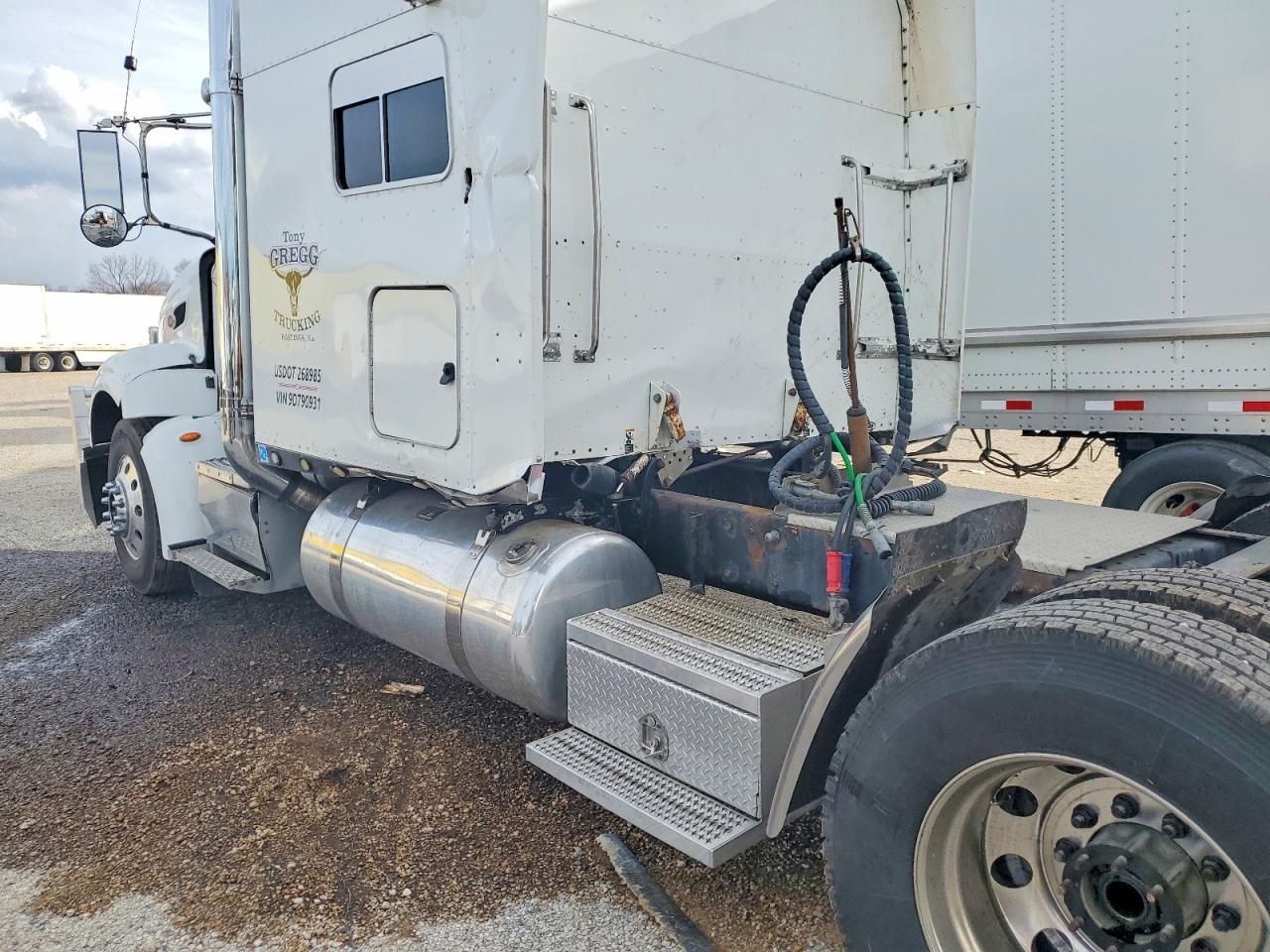 2009 Peterbilt 386 Semi Truck