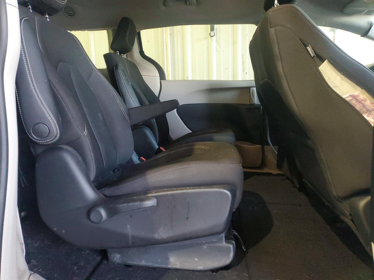 2020 Chrysler Voyager lx