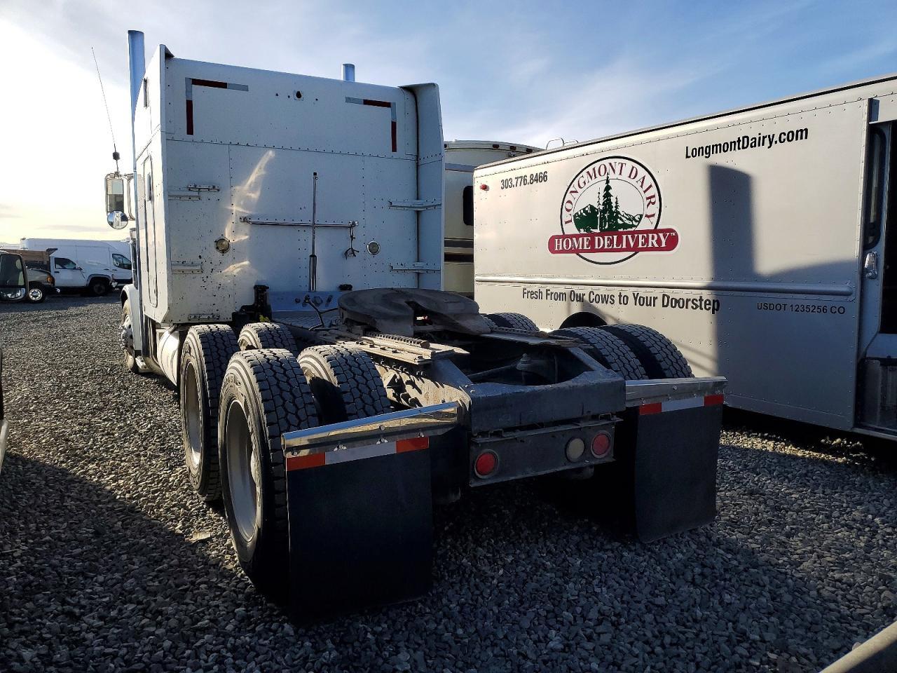 2005 Peterbilt 379 Semi Truck