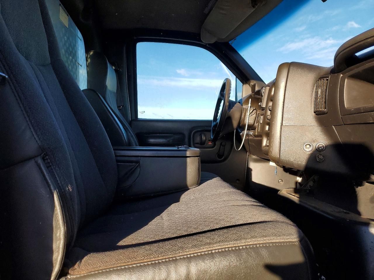 2009 GMC C6500 Flatbed Truck