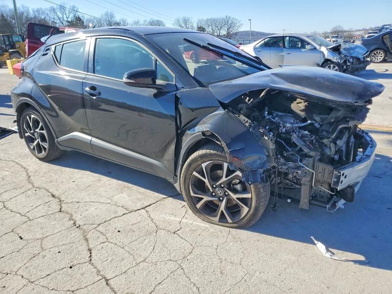 2022 Toyota C-hr xle