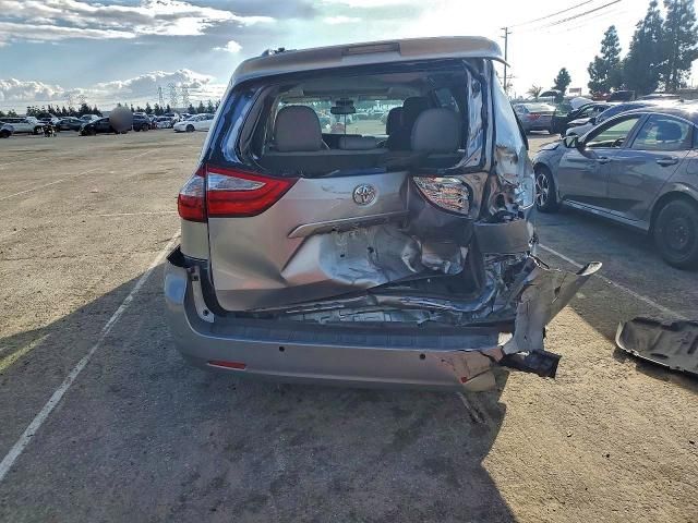 2016 Toyota Sienna xle
