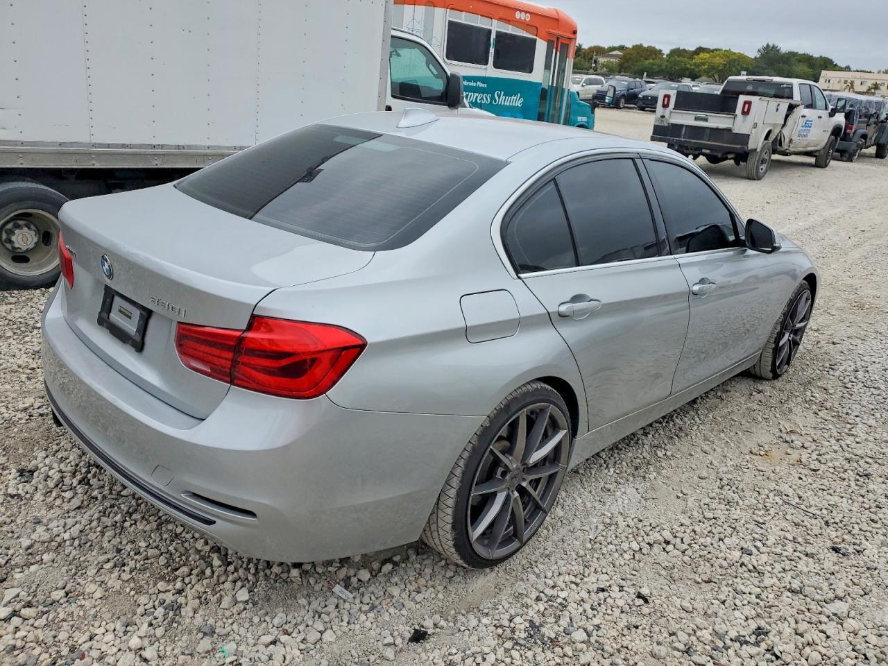 2018 BMW 330 xi