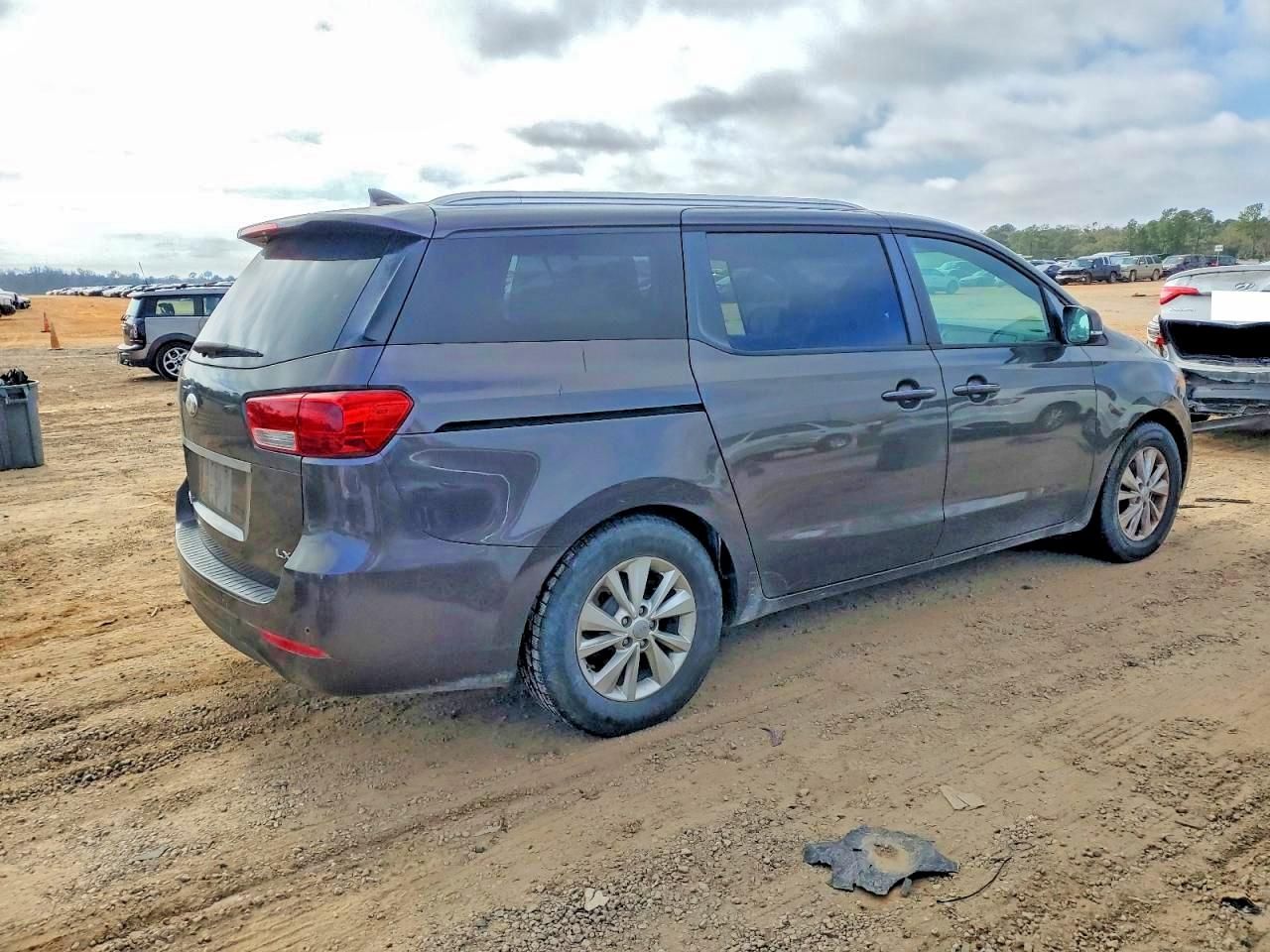 2017 KIA Sedona lx