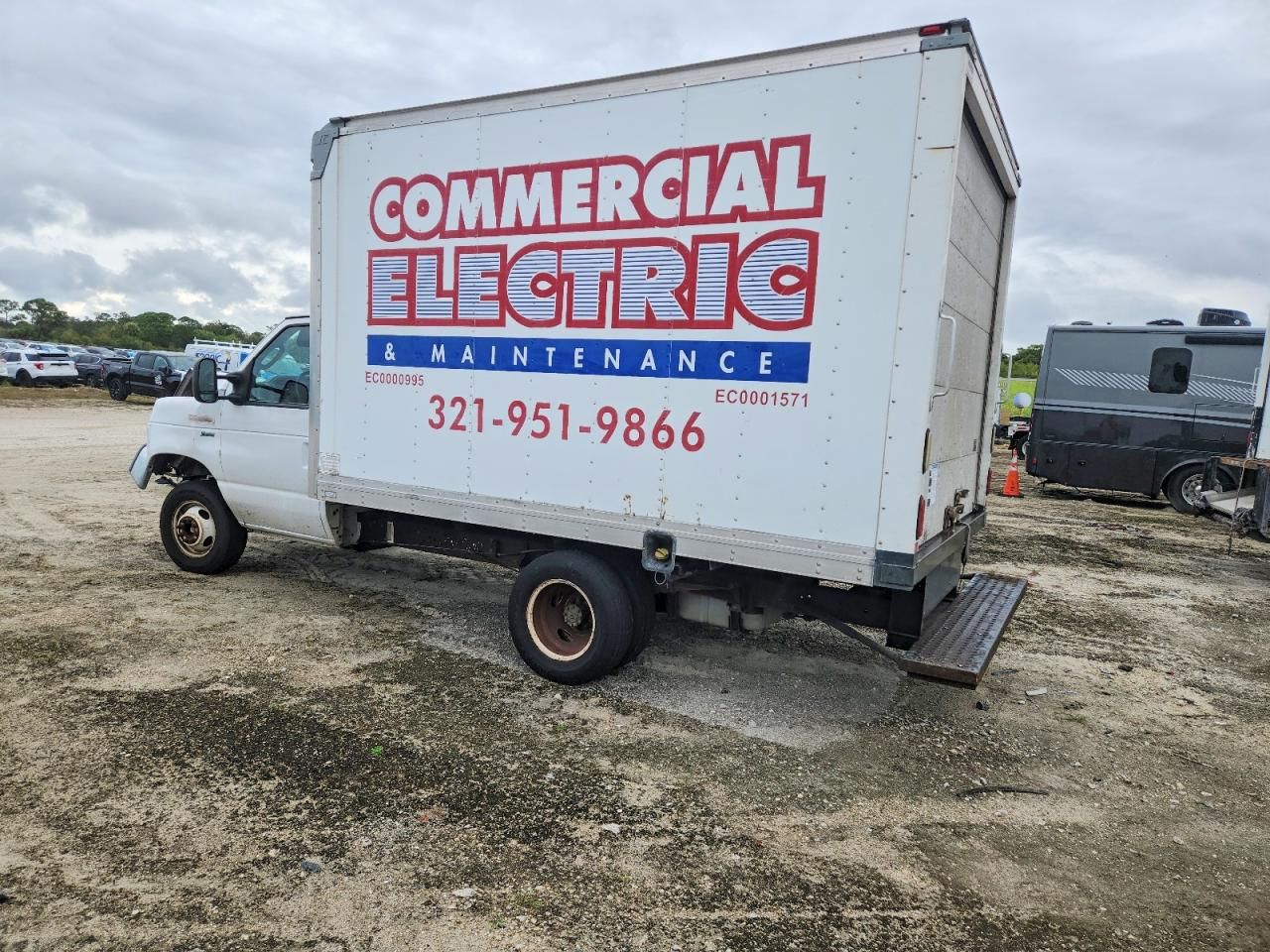 2013 Ford E350 BOX Truck