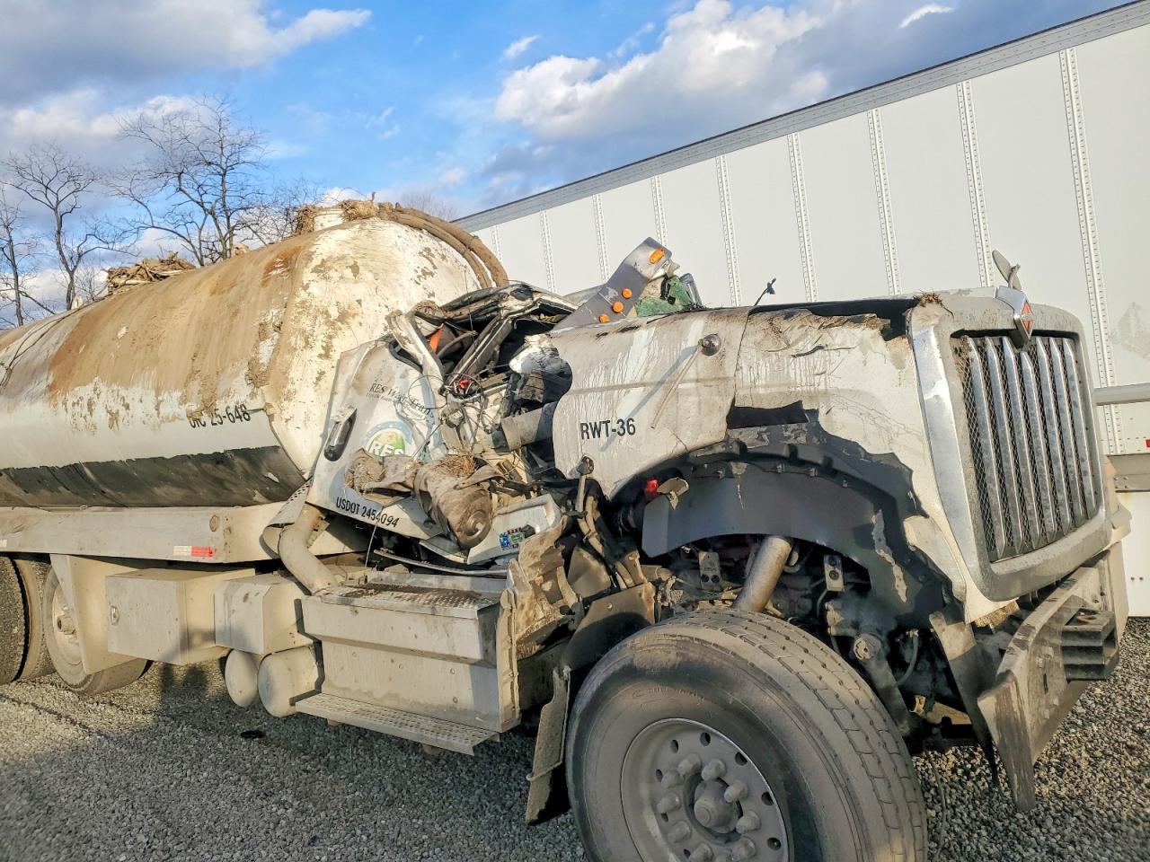 2024 International HX520-Tank Truck