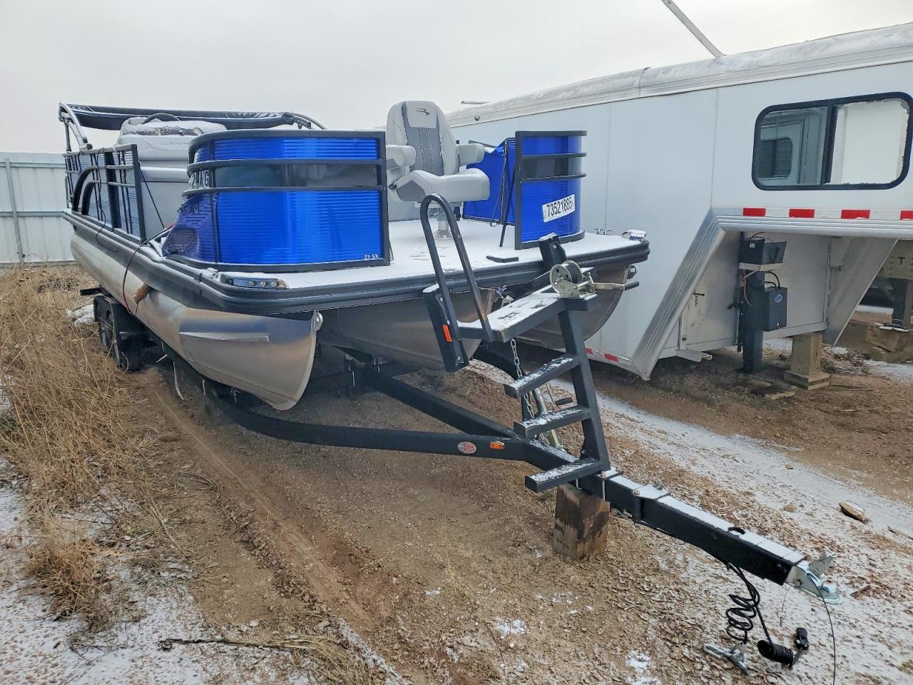 2025 Bennington Pontoon-Pontoon Boat