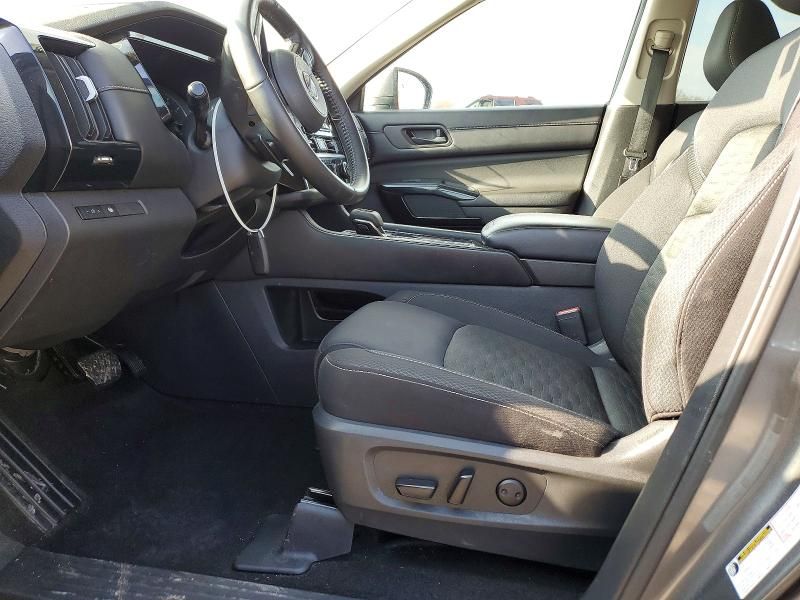 2023 Nissan Pathfinder sv