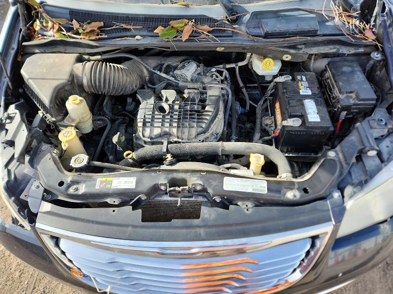 2013 Chrysler Town & Country Touring l
