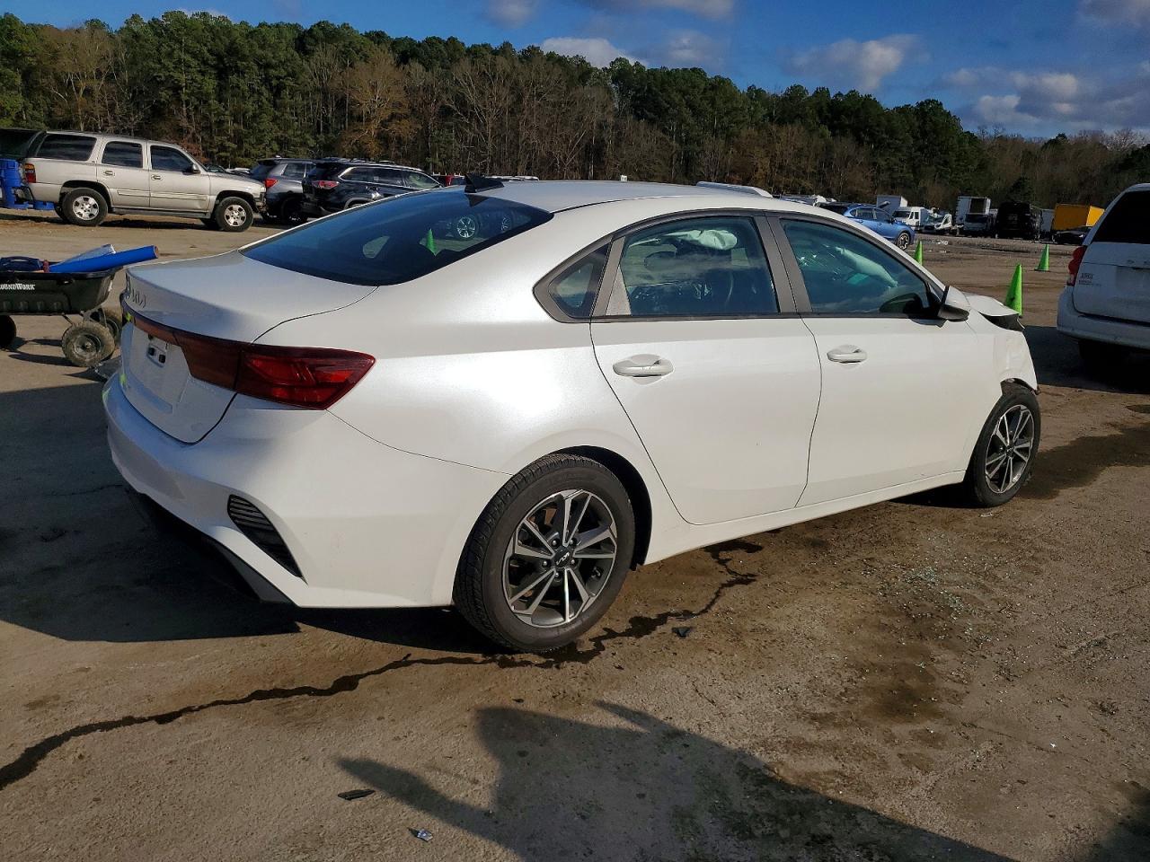 2023 KIA Forte lx