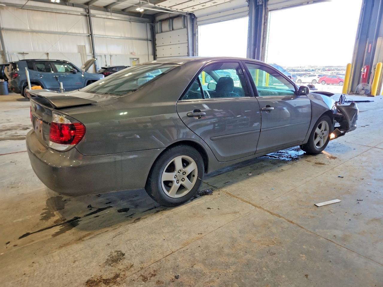 2005 Toyota Camry le
