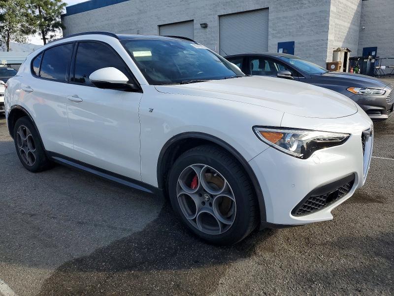 2022 Alfa Romeo Stelvio ti