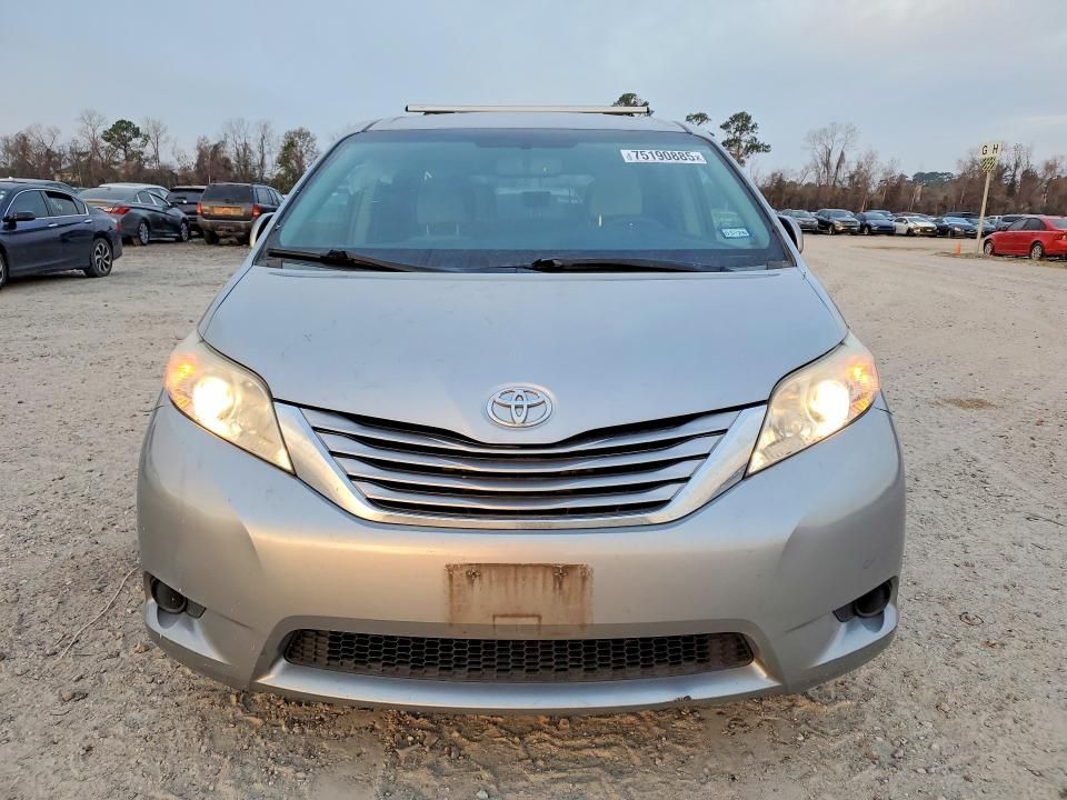 2015 Toyota Sienna le
