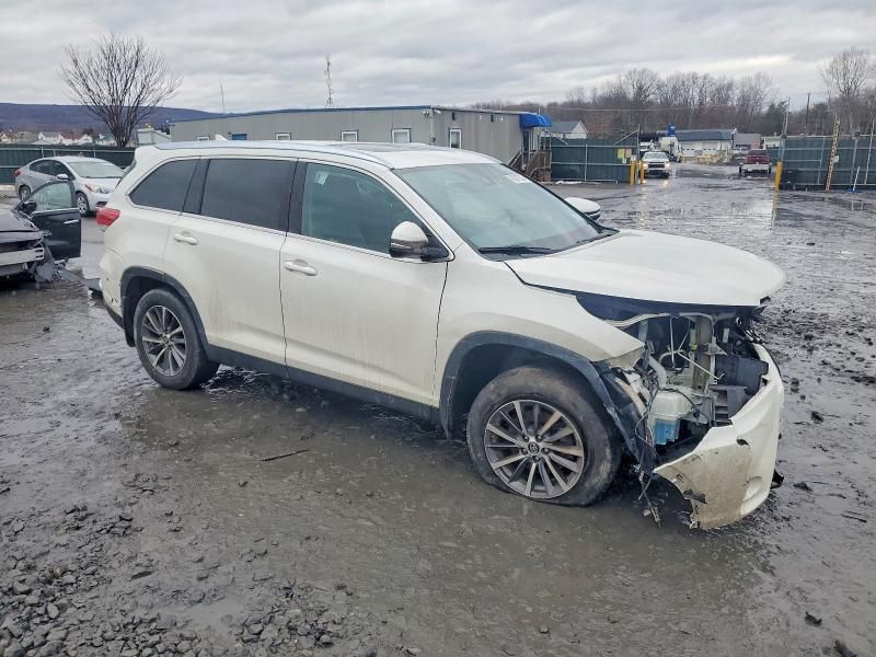 2019 Toyota Highlander se