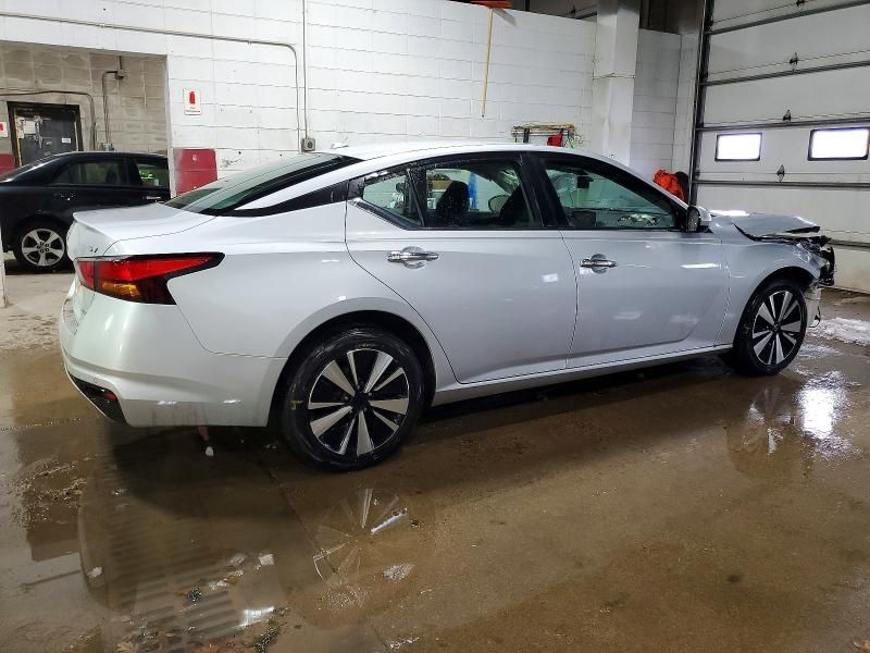 2022 Nissan Altima sv
