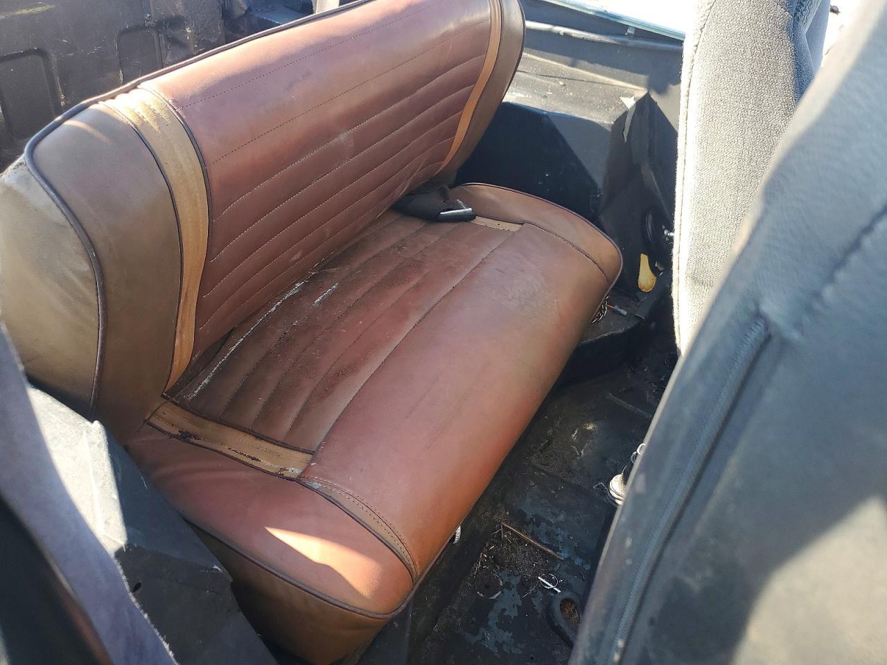 1993 Jeep Wrangler / yj Sahara