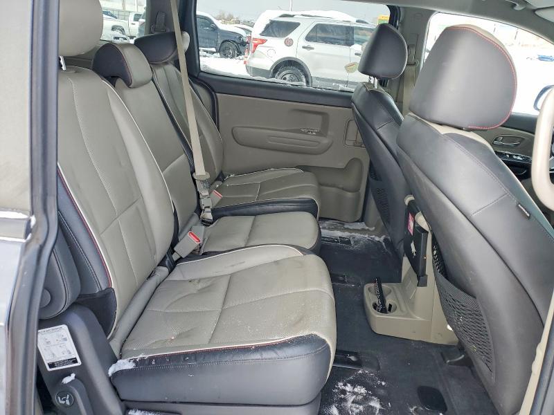 2016 KIA Sedona lx