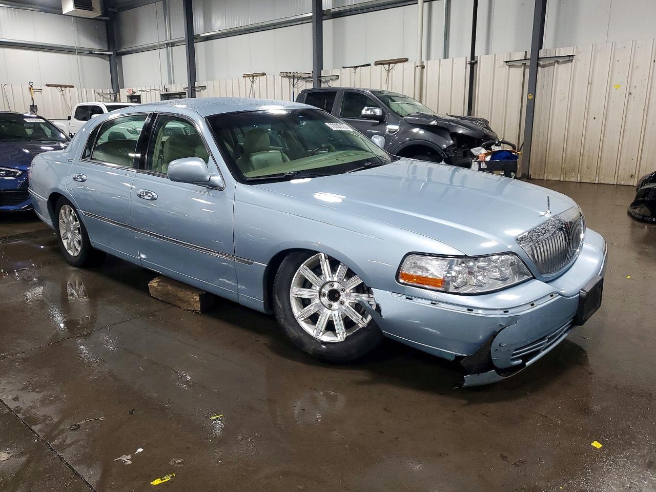 2009 Lincoln Town car Signature Limited