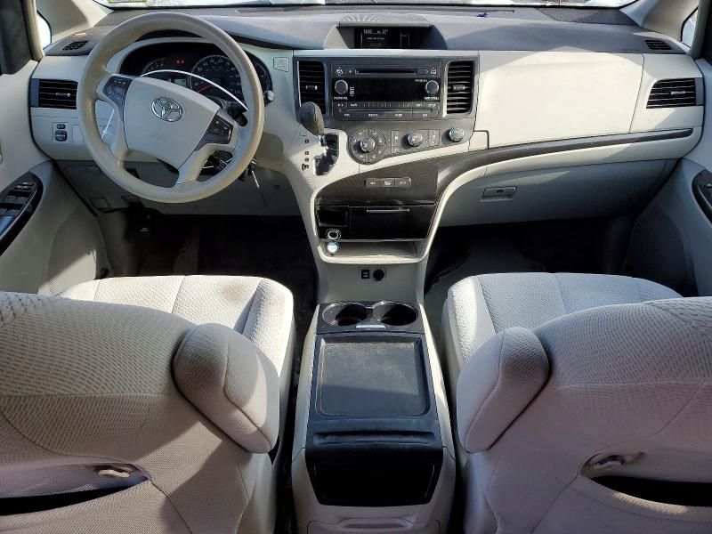 2011 Toyota Sienna le