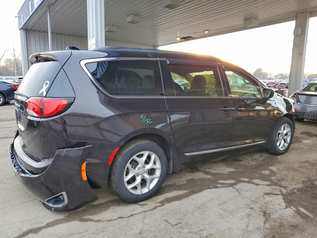 2017 Chrysler Pacifica Touring l