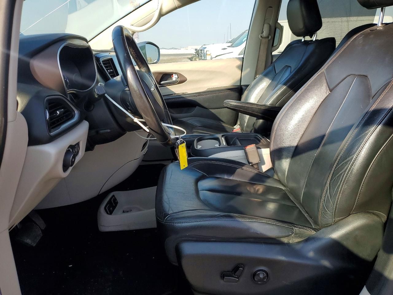 2017 Chrysler Pacifica Touring l