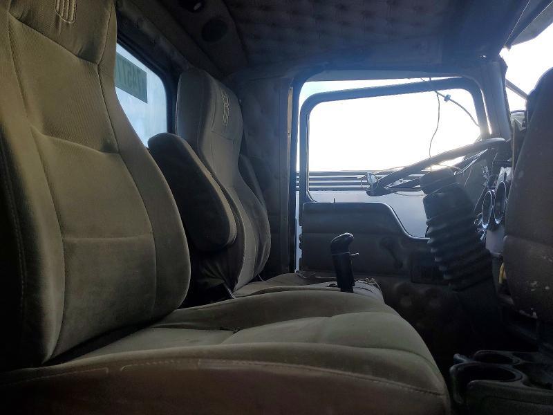2001 Kenworth W900 Truck Cab AND Chassis