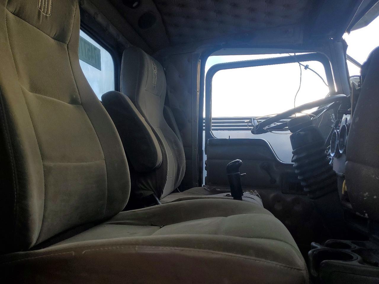 2001 Kenworth W900 Truck Cab AND Chassis