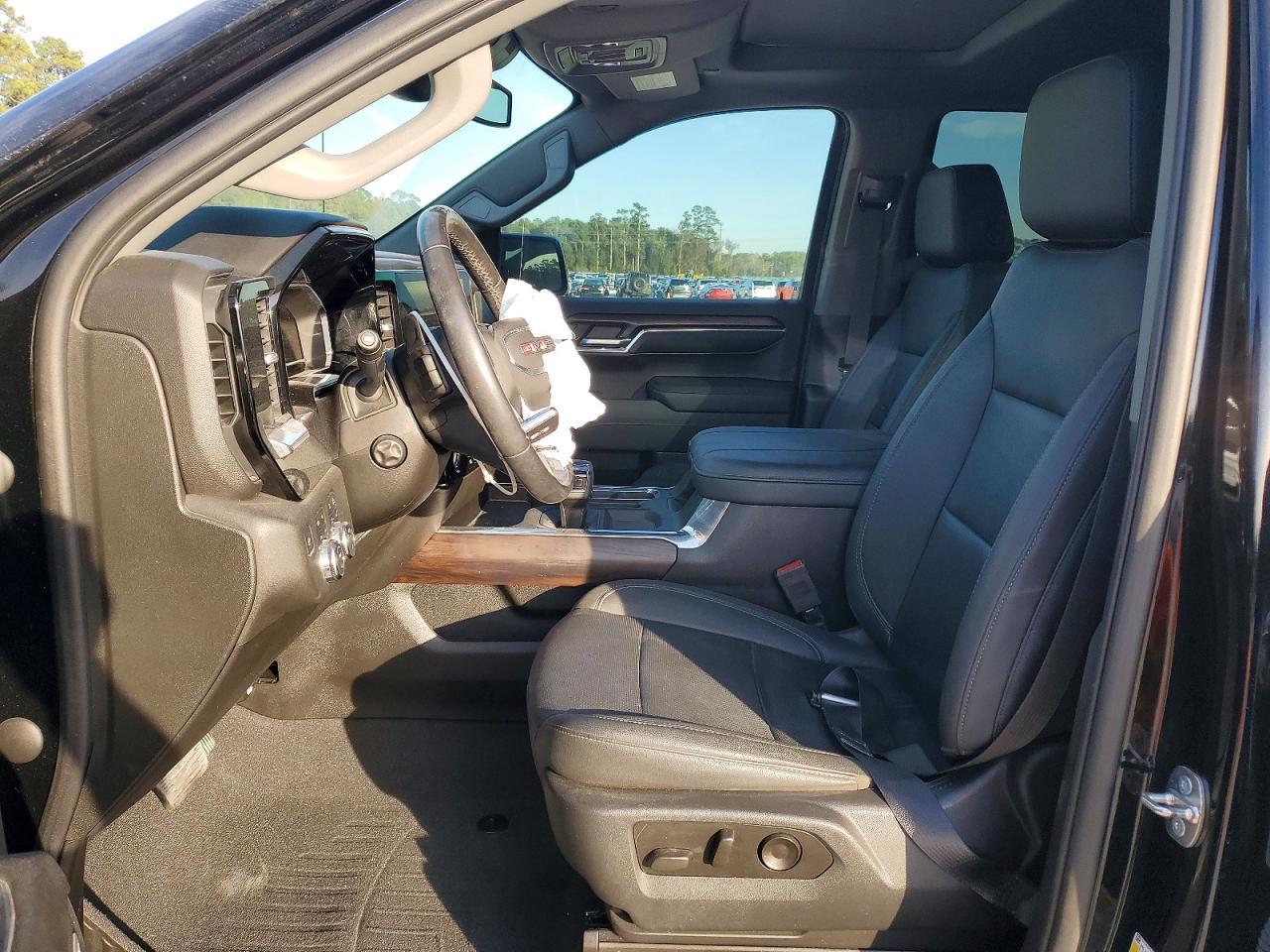 2023 GMC Sierra K1500 SLT