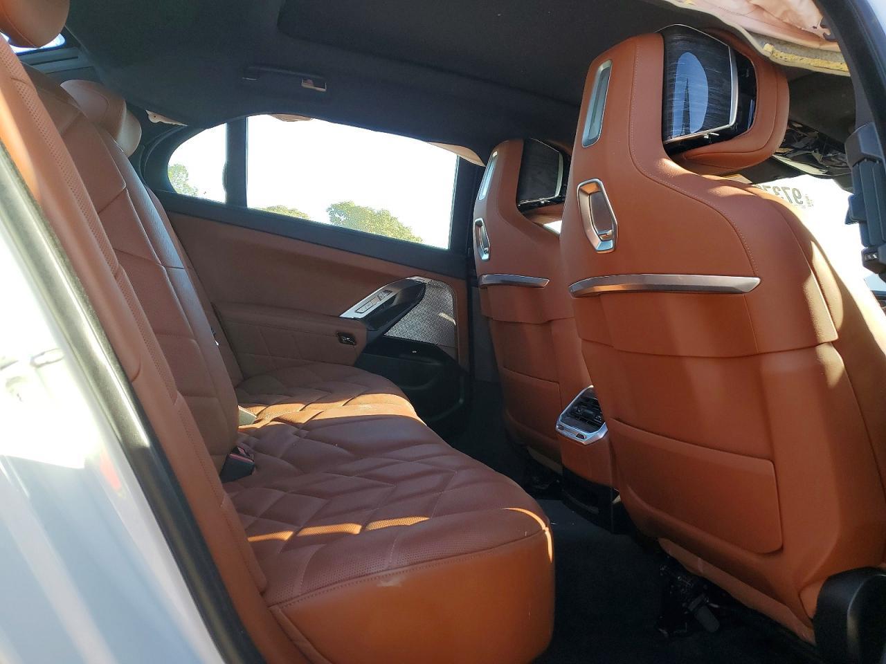 2023 BMW 740 i