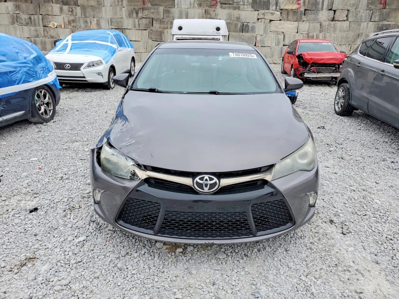 2016 Toyota Camry le