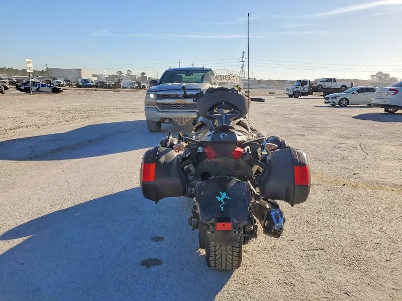 2013 Can-Am Spyder Roadster ST