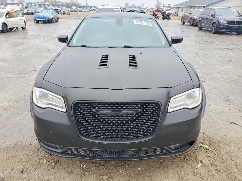 2018 Chrysler 300 Touring