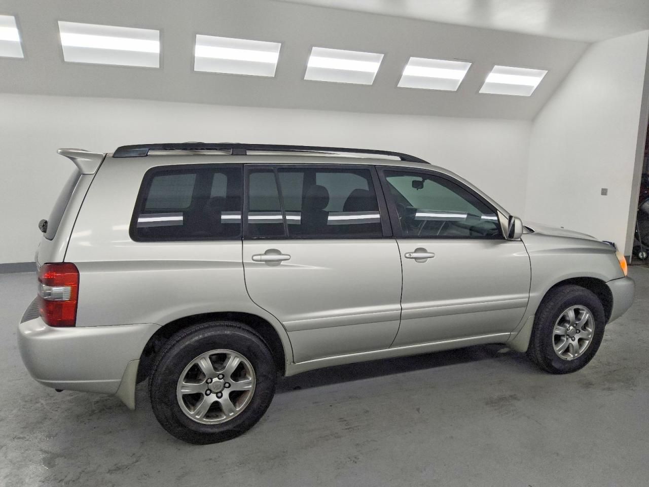2004 Toyota Highlander Base