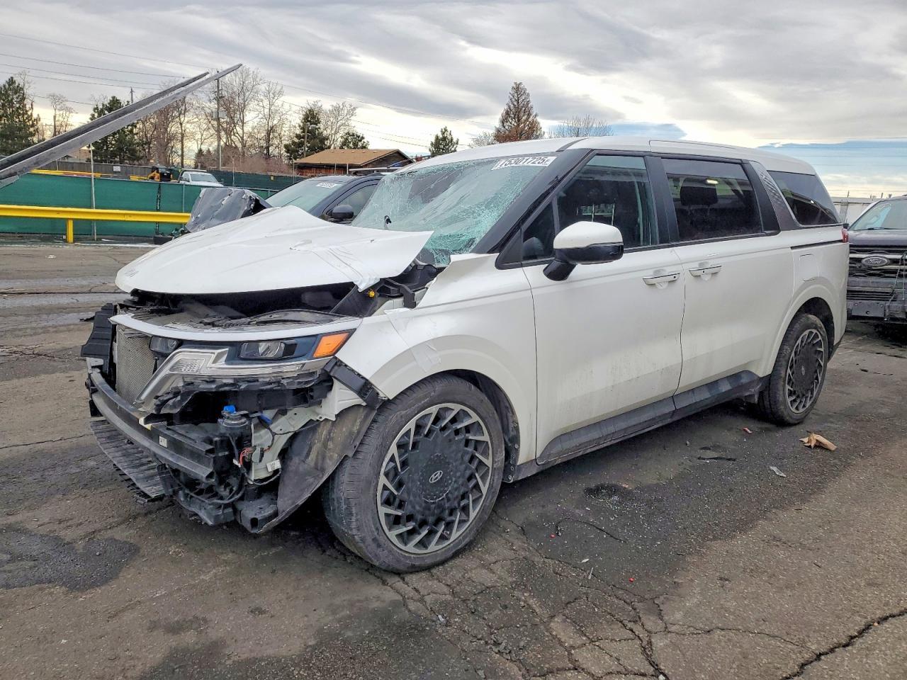 2022 KIA Carnival lx