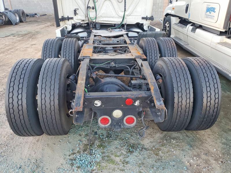 2015 Freightliner Cascadia Truck Cab AND Chassis