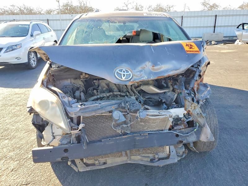 2011 Toyota Sienna xle