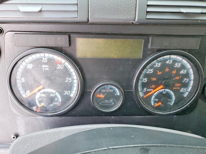 2016 Freigliner 2016 Freightliner Cascadia 113 Semi Truck