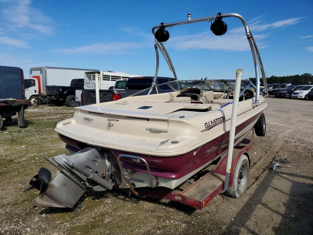 1999 Glastron Boat