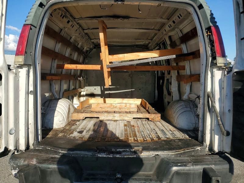 2000 GMC Savana Delivery Van