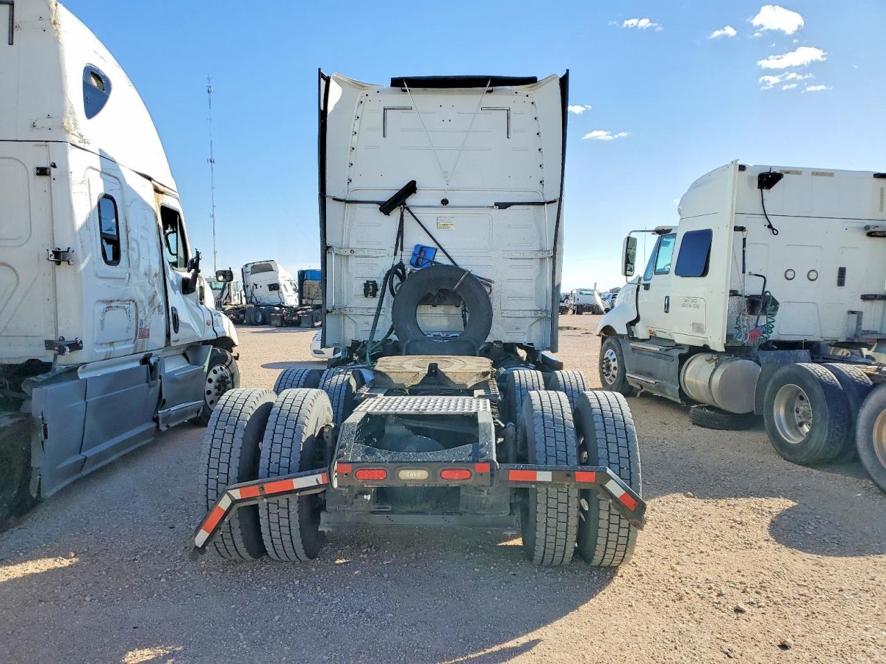 2018 Volv O VNL Semi Truck