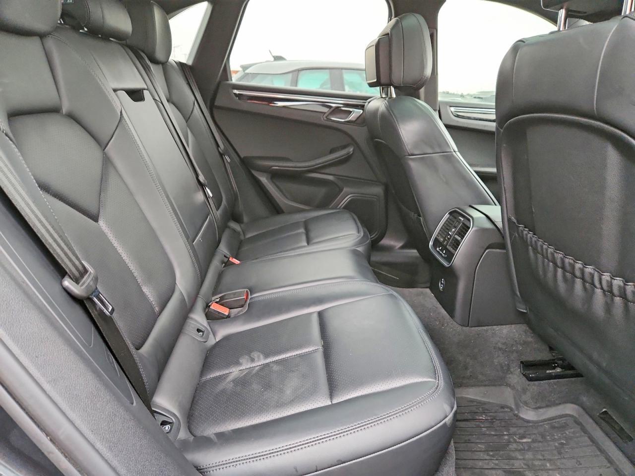 2023 Porsche Macan Base