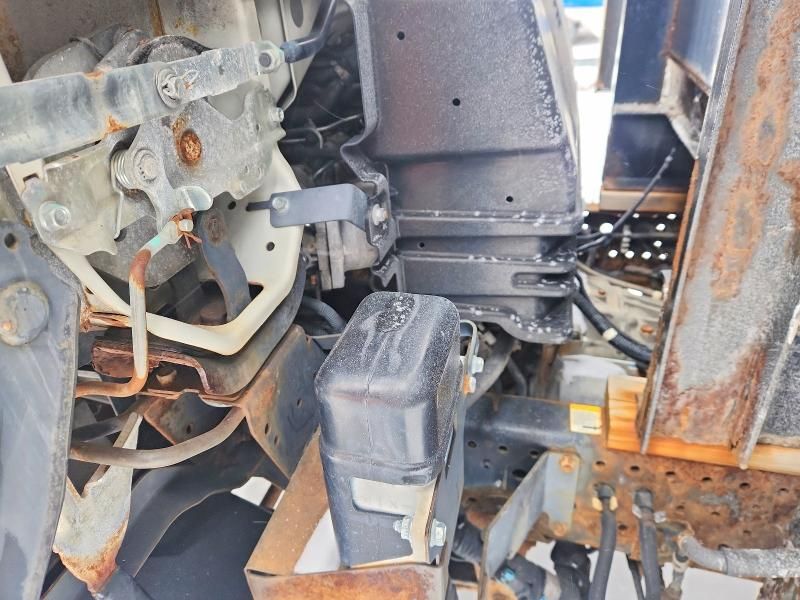 2017 Isuzu NRR Flatbed Truck