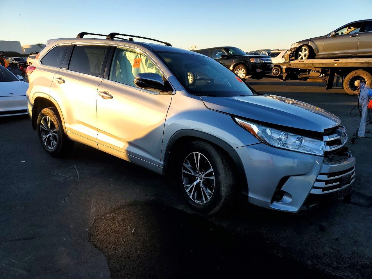 2018 Toyota Highlander le