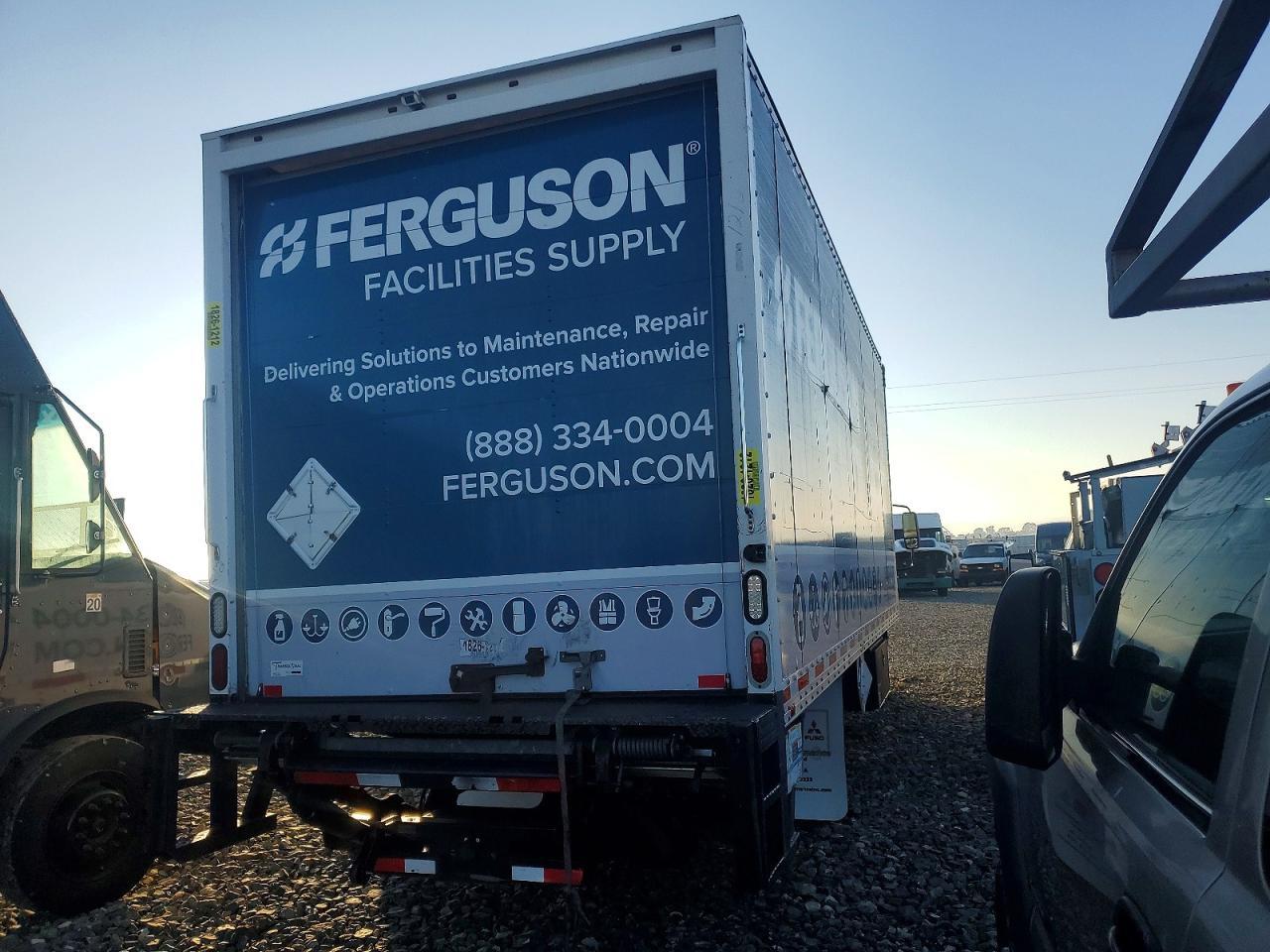 2017 Isuzu NRR BOX Truck