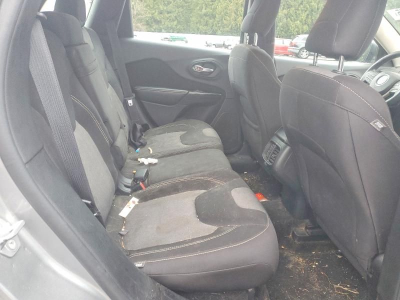 2015 Jeep Cherokee Sport