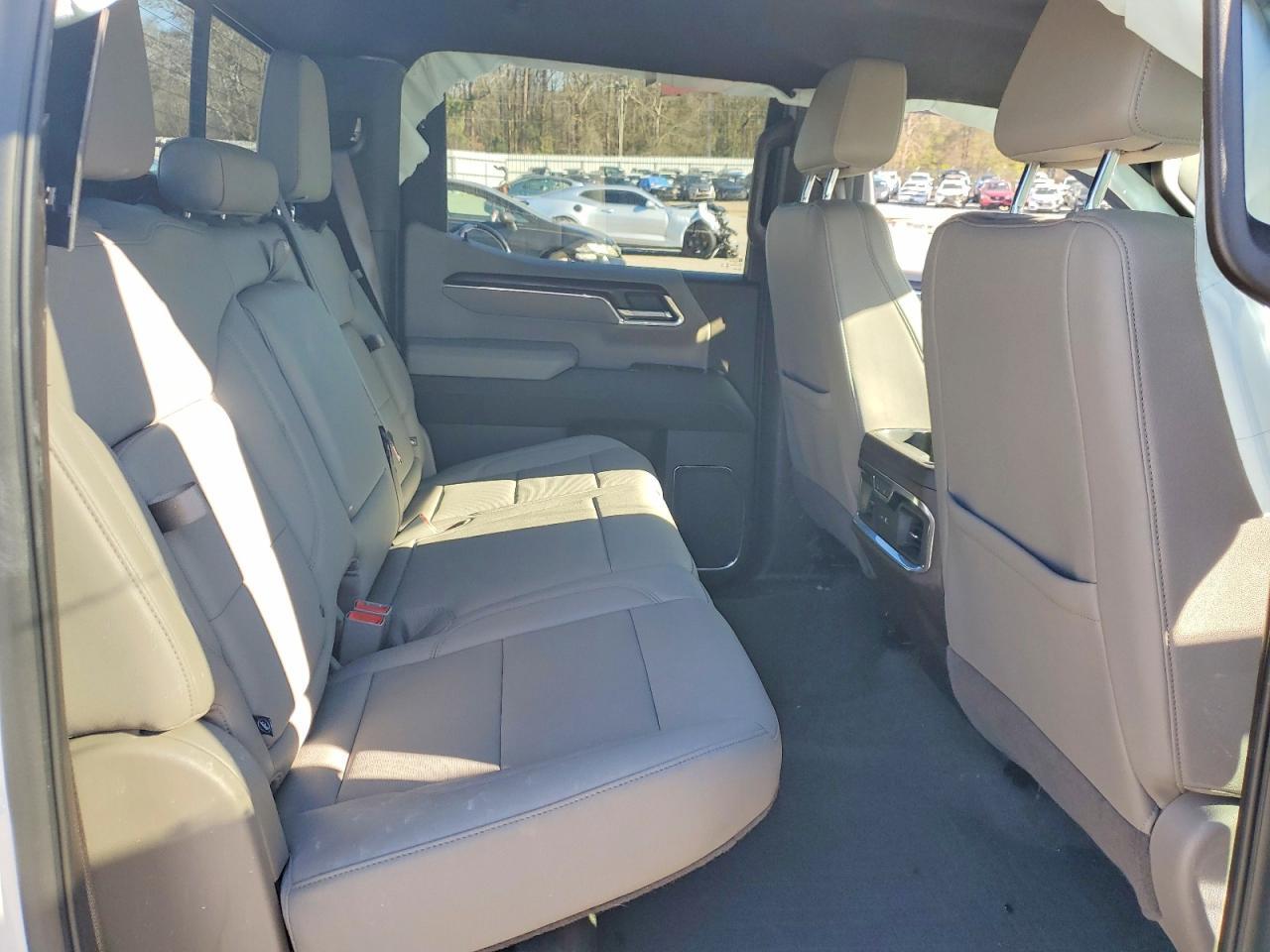 2024 GMC Sierra K1500 slt